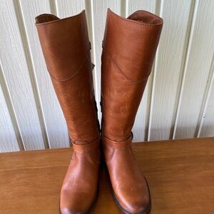 New Frye leather Boot size 8 1/2 B with low heel with tags but no box